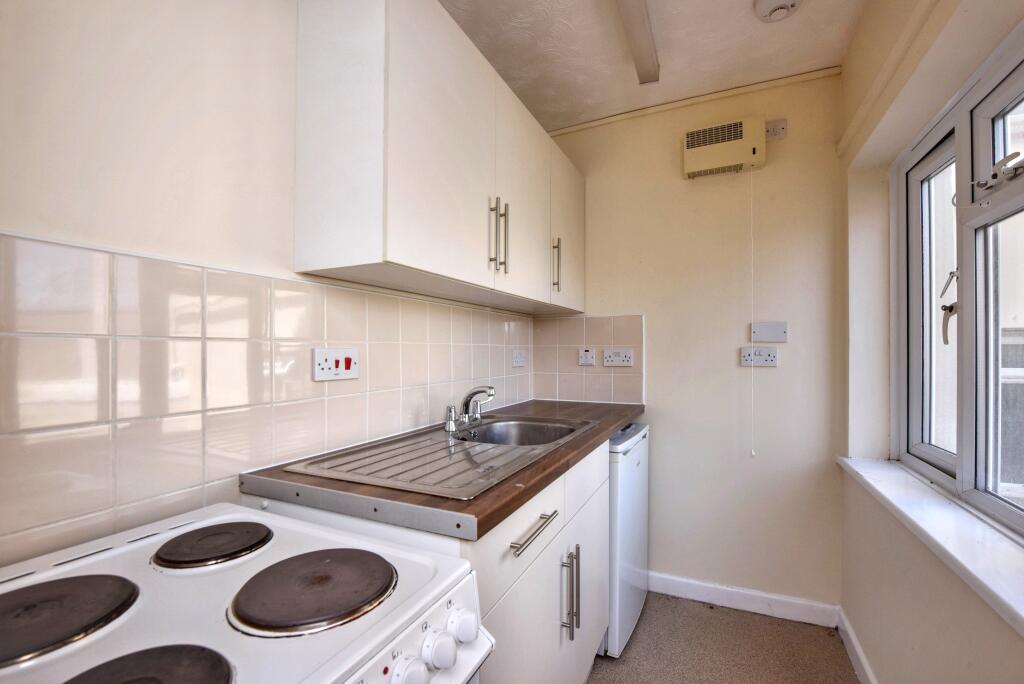 9A Oulton Hall, Marine Parade, Claton-on-Sea CO15 6JU