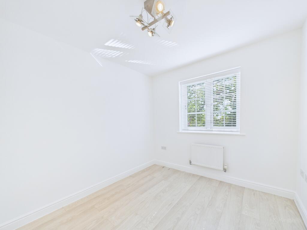 CAM02136G0-PR0466-STILL012