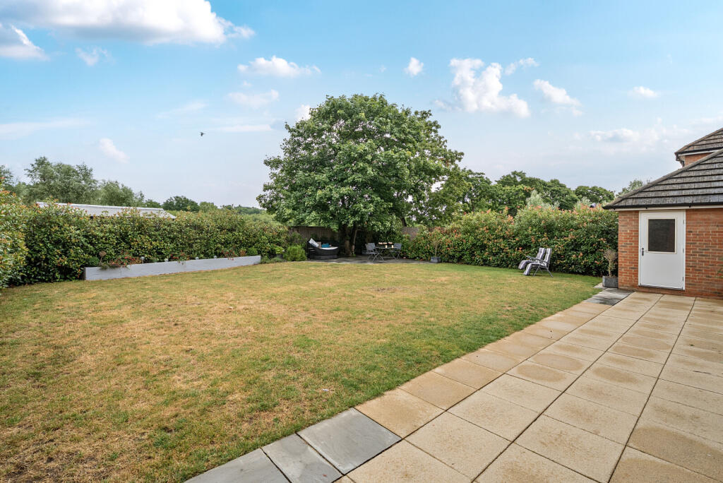 1319271-4-686b8f3...