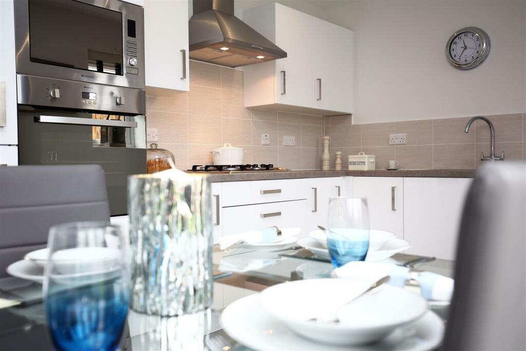 Kitchen/dining/family area