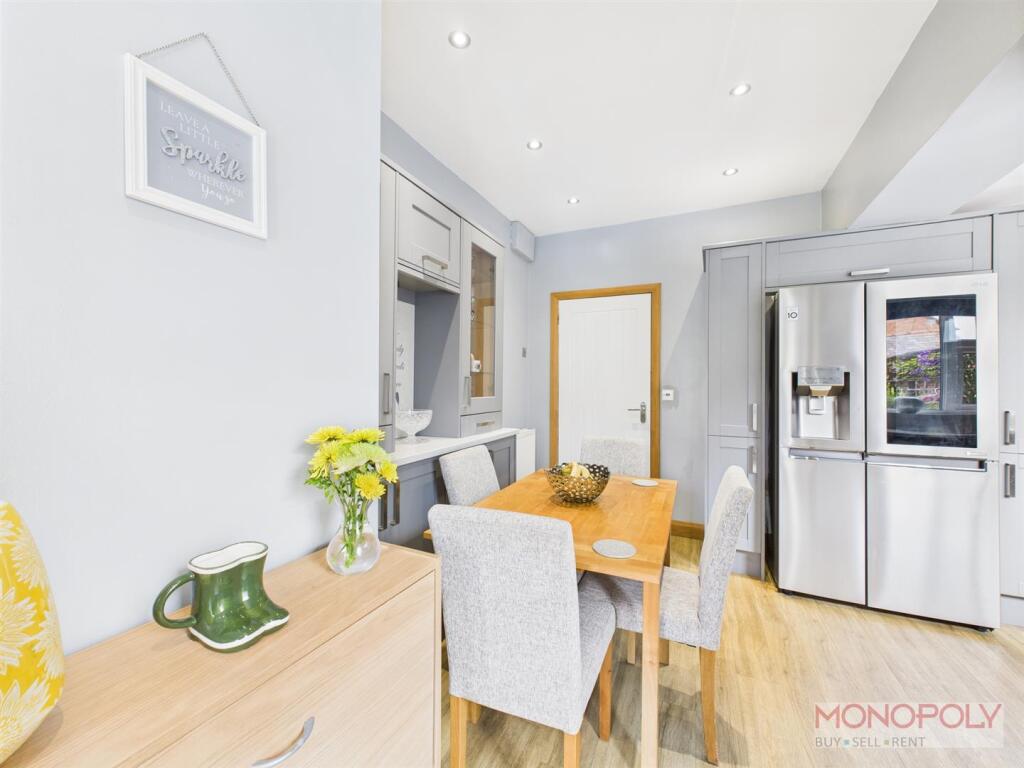 KITCHEN/ BREAKFAST ROOM