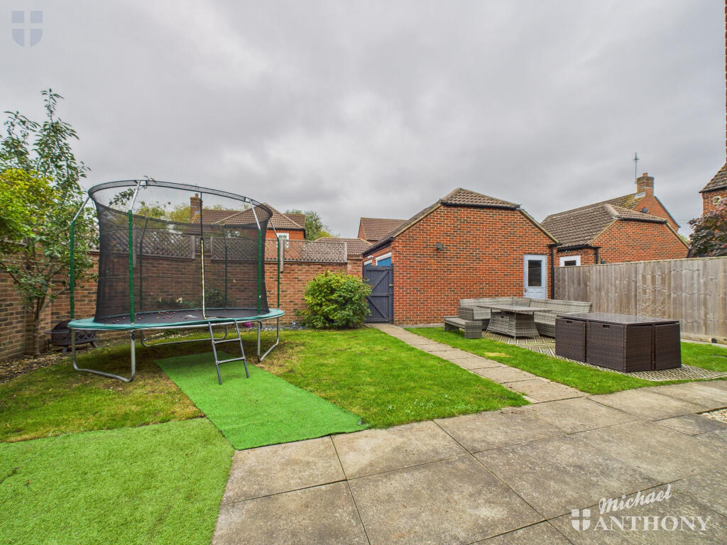 CAM03218G0-PR0798-STILL025