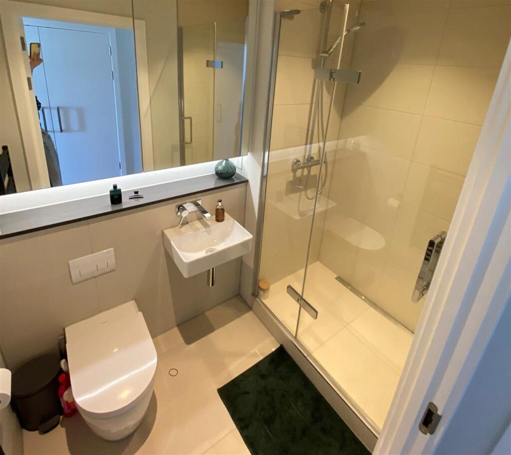 bathroom2.jpg
