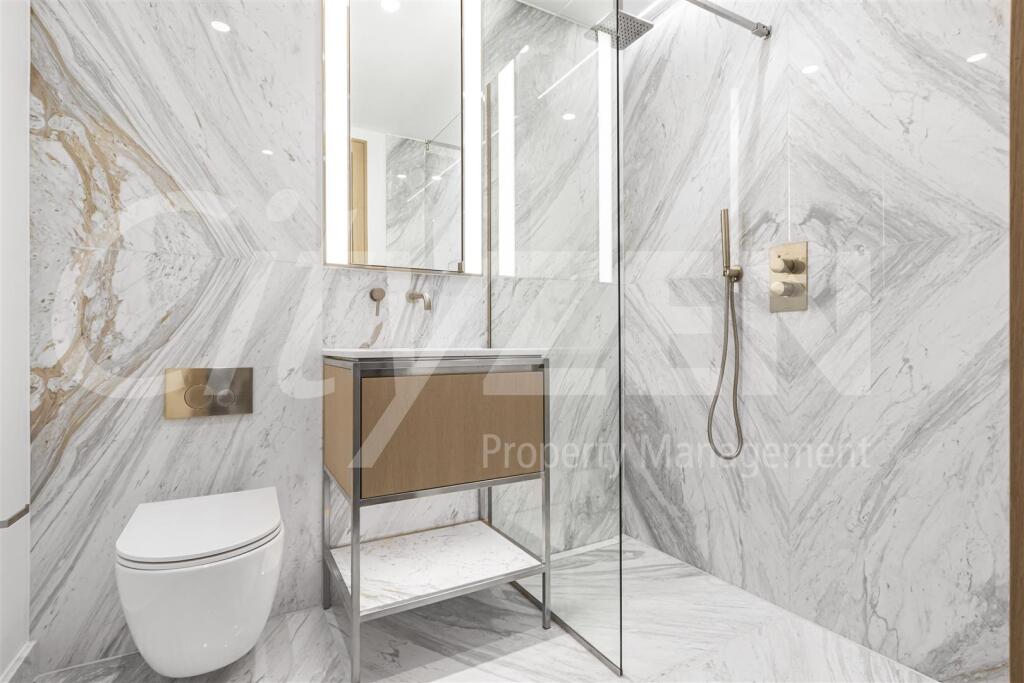 EN SUITE SHOWER ROOM