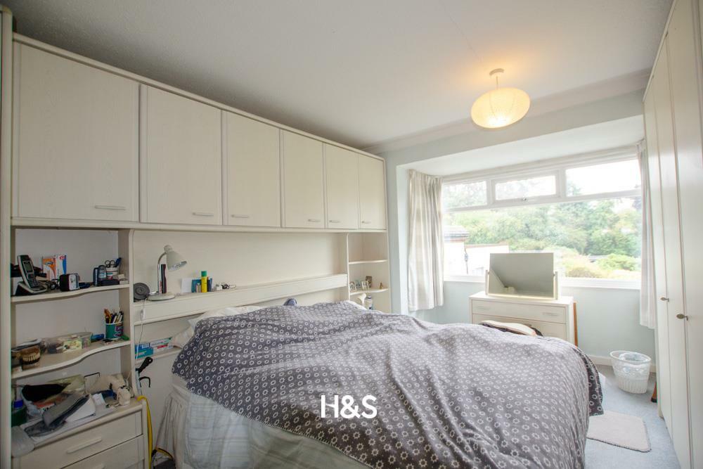 57 Station Road - bedroom 1.jpg