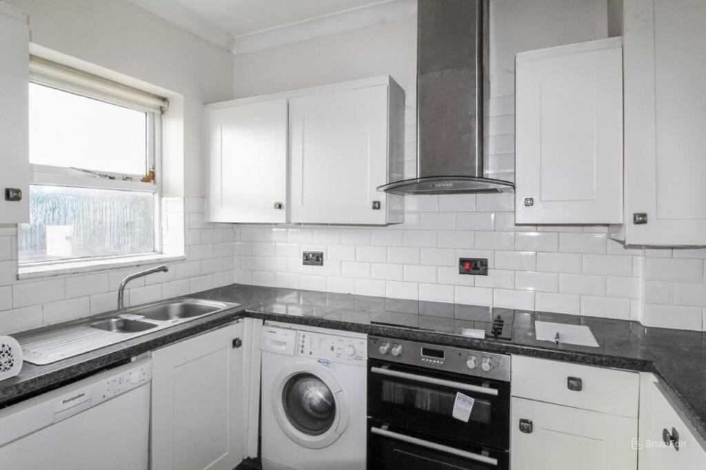Flat 1 Greenlea, Keyhaven Road, Lymington, SO41 0QX