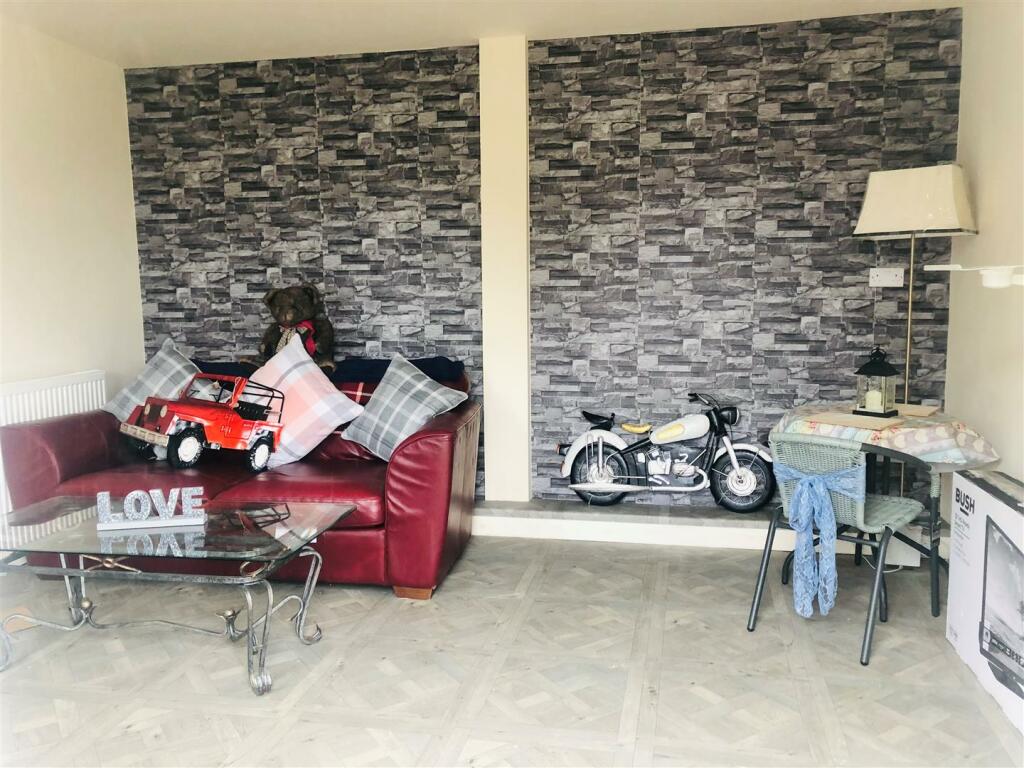 flat lounge.jpg