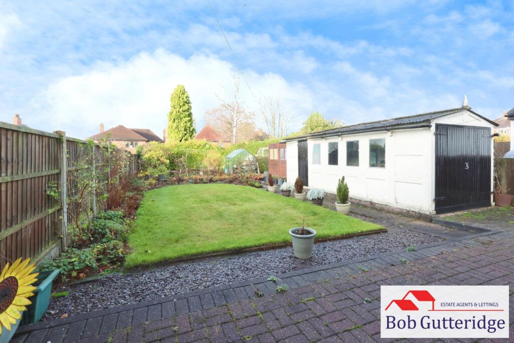 ENCLOSED REAR GARDEN