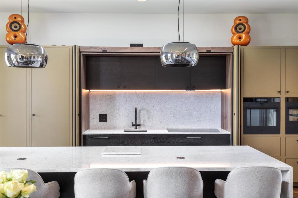 Dyke Road, 77b-031.jpg