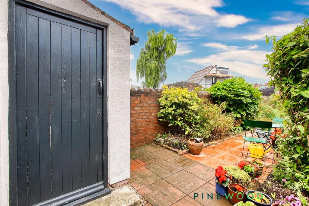 rear garden - store