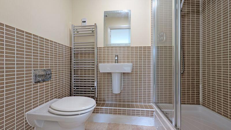 EN SUITE