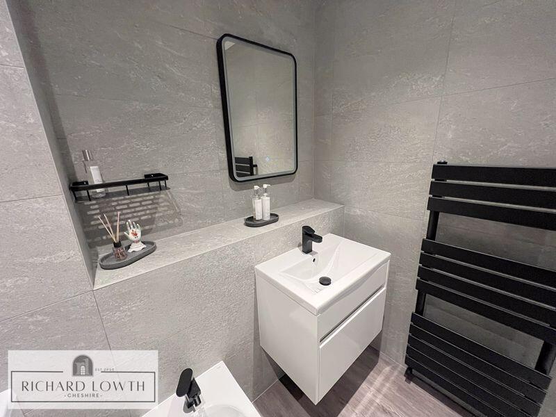 Stylish Shower Room/WC