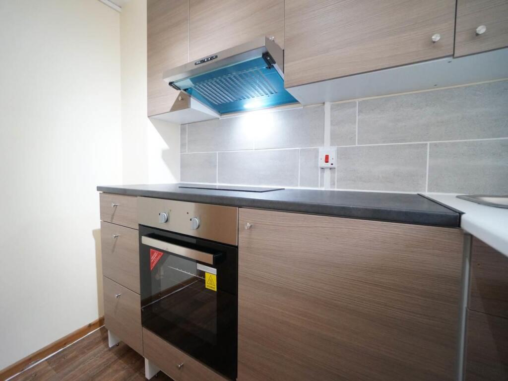 370HighStreet_Kitchen1.1.JPG