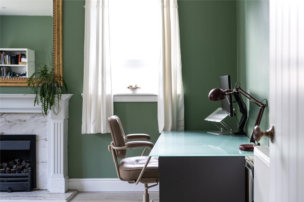Dining/Bedroom 4