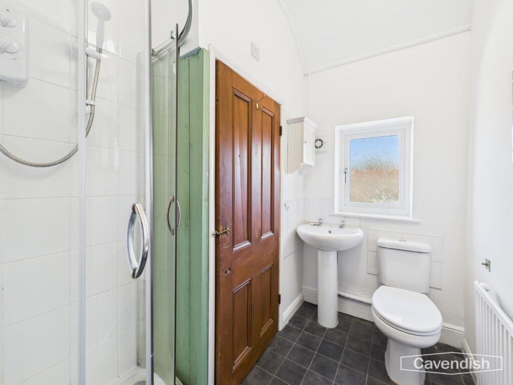 WALK-IN LINEN CUPBOARD