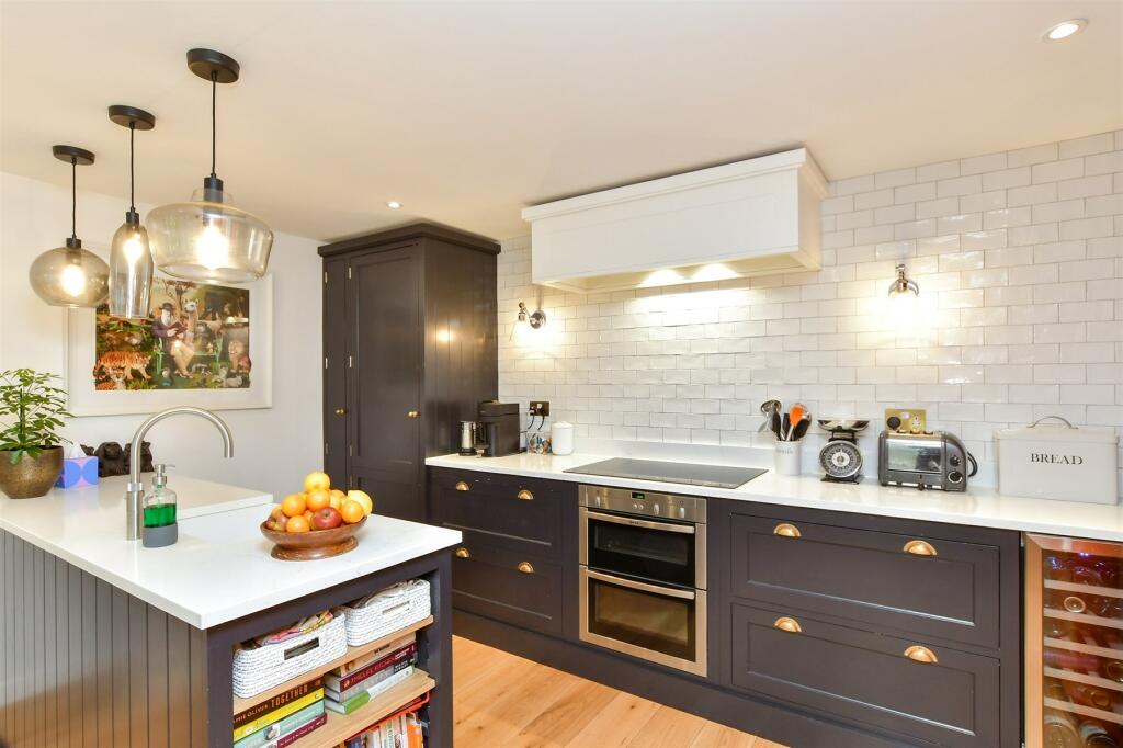 Kitchen/ Dining Room