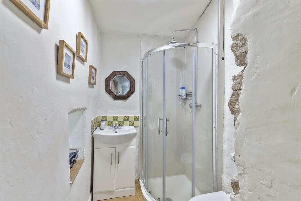 Annex En Suite.jpg