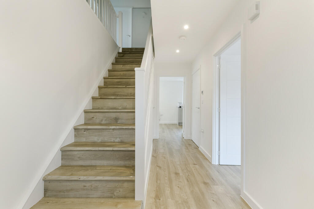 ANNING CLOSE, 5 (...