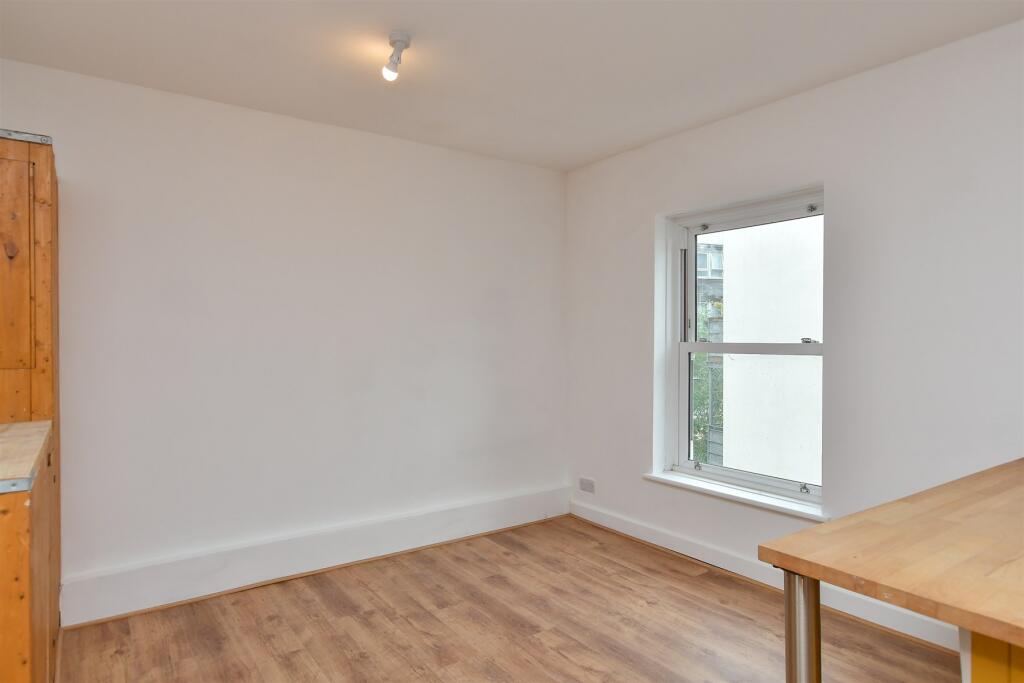 Kitchen/ Lounge