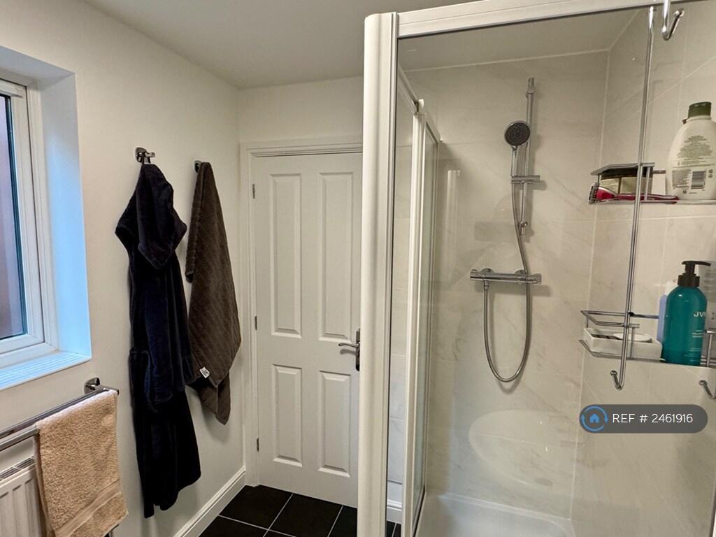 Main Bedroom Ensuite