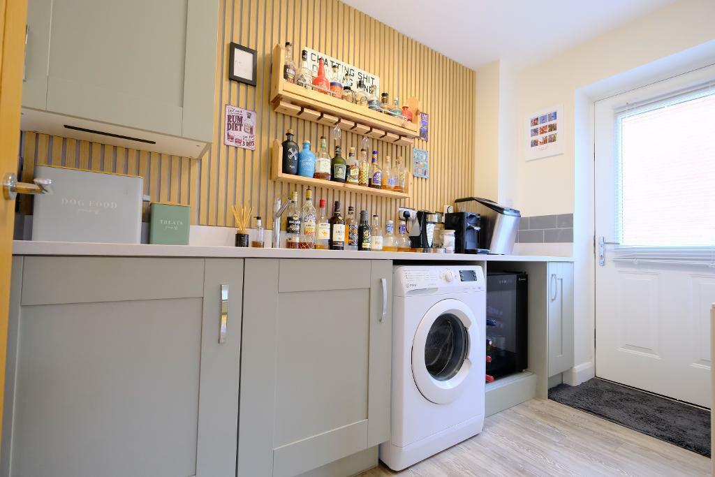 Separate utility room + side door to car
