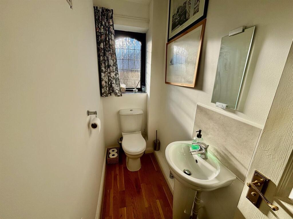 Guest Cloak Room/WC