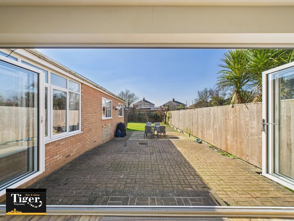 CAM02176G0-PR0523...