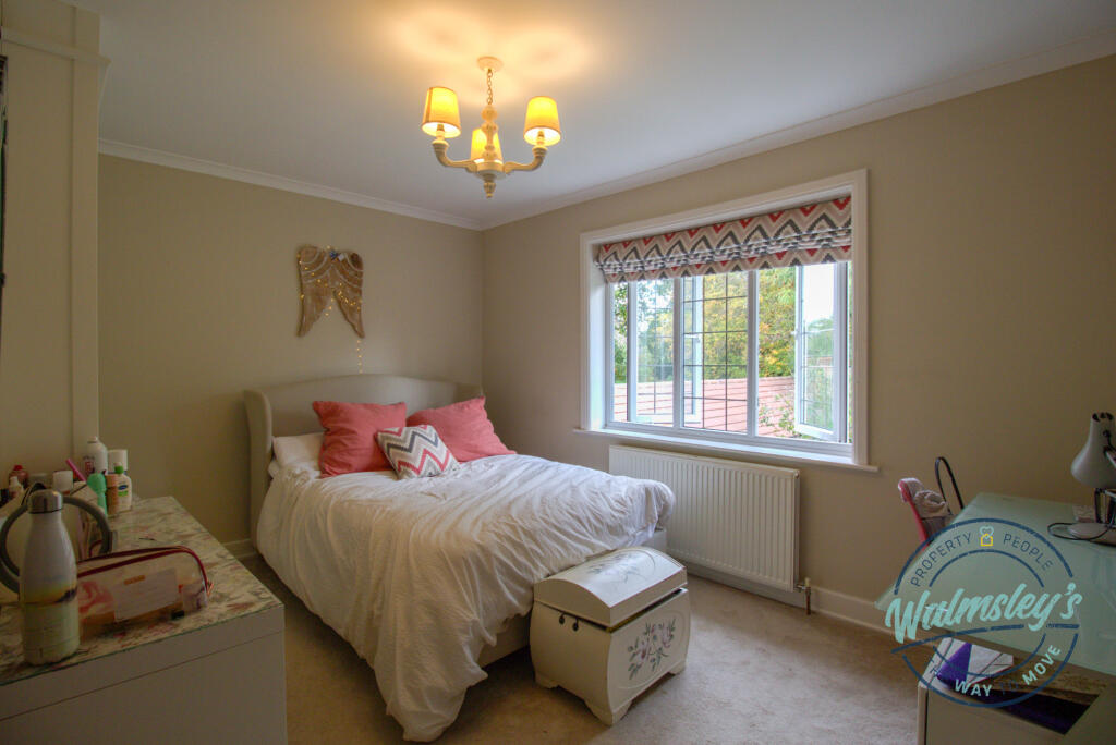 Double bedroom to rear