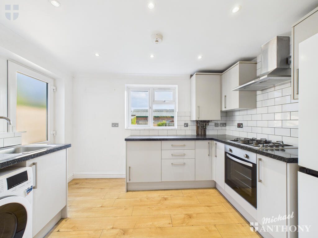 CAM03218G0-PR0810-STILL018