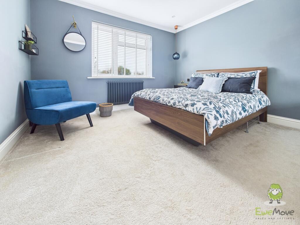 CAM01543G0-PR0166-STILL005