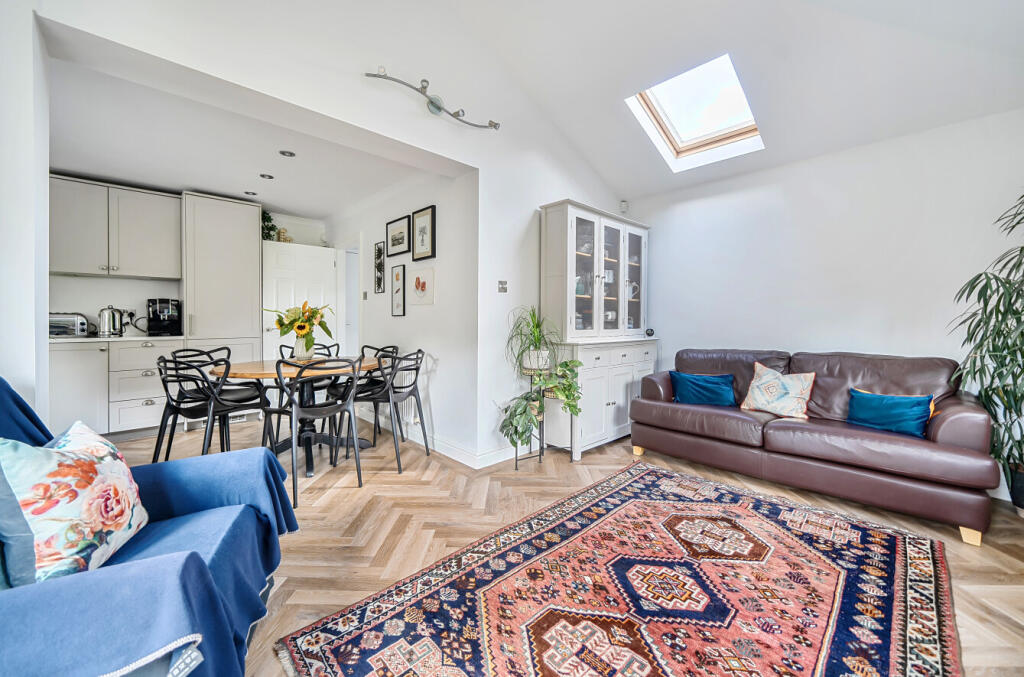 1348549-21-68b981...