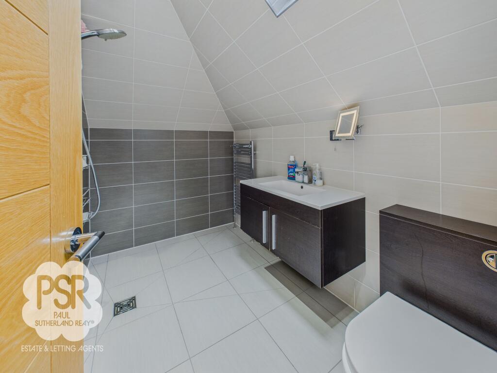 Main Bedroom En-Suite