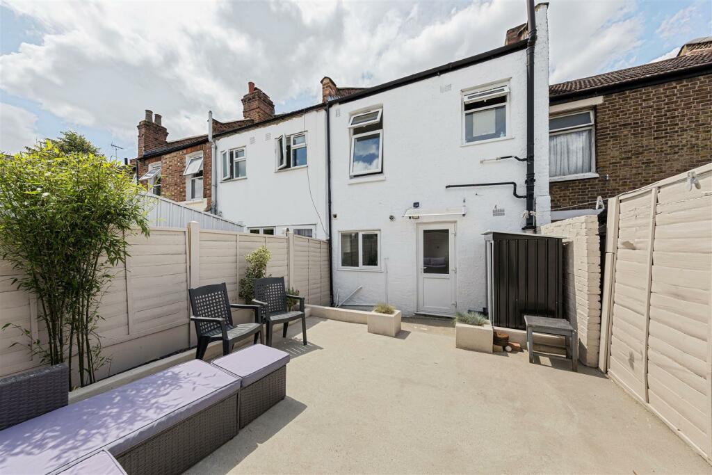Woodend Road