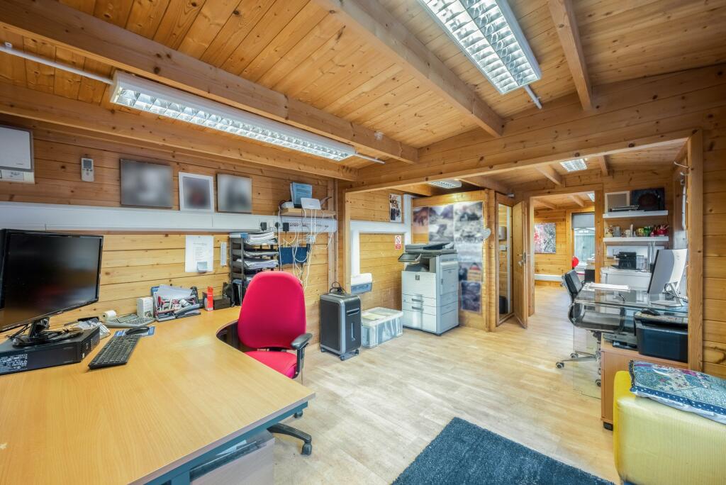 Detached Office Cabin (view b)