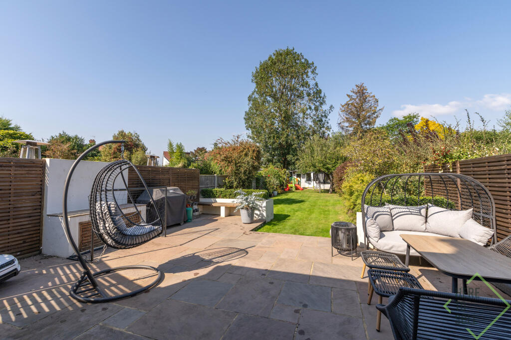 23 Vicars Close, Enfield EN1 3DN-29