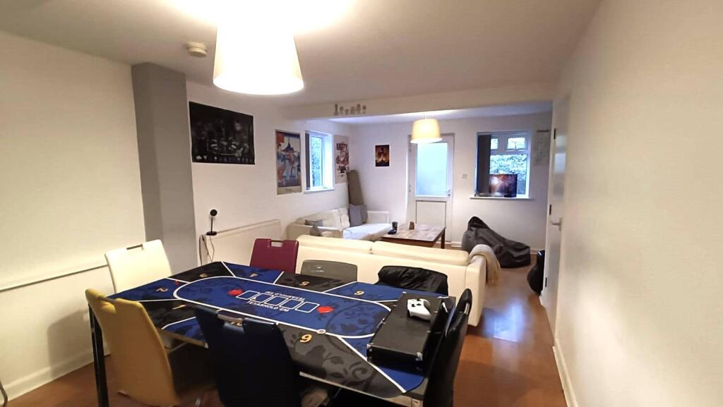 6 Bedroom semi-detached house - HMO