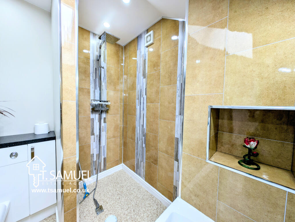 Jack &amp; Jill Bathroom