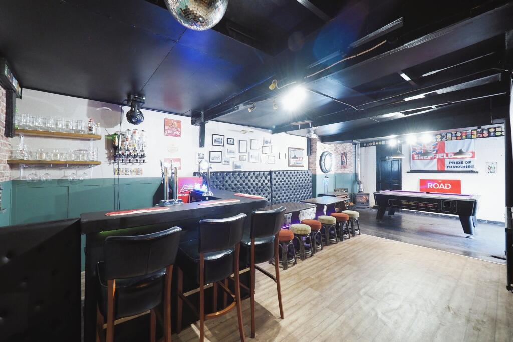 Bespoke Bar/Annex - The place for entertaining!