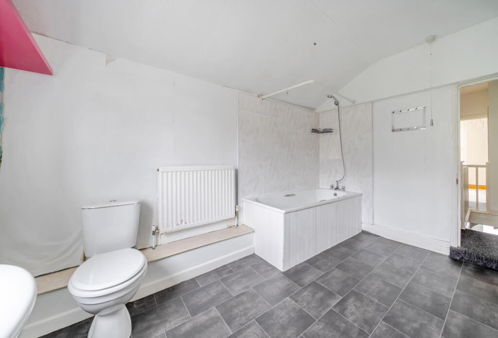 1371152-12-68f24d...