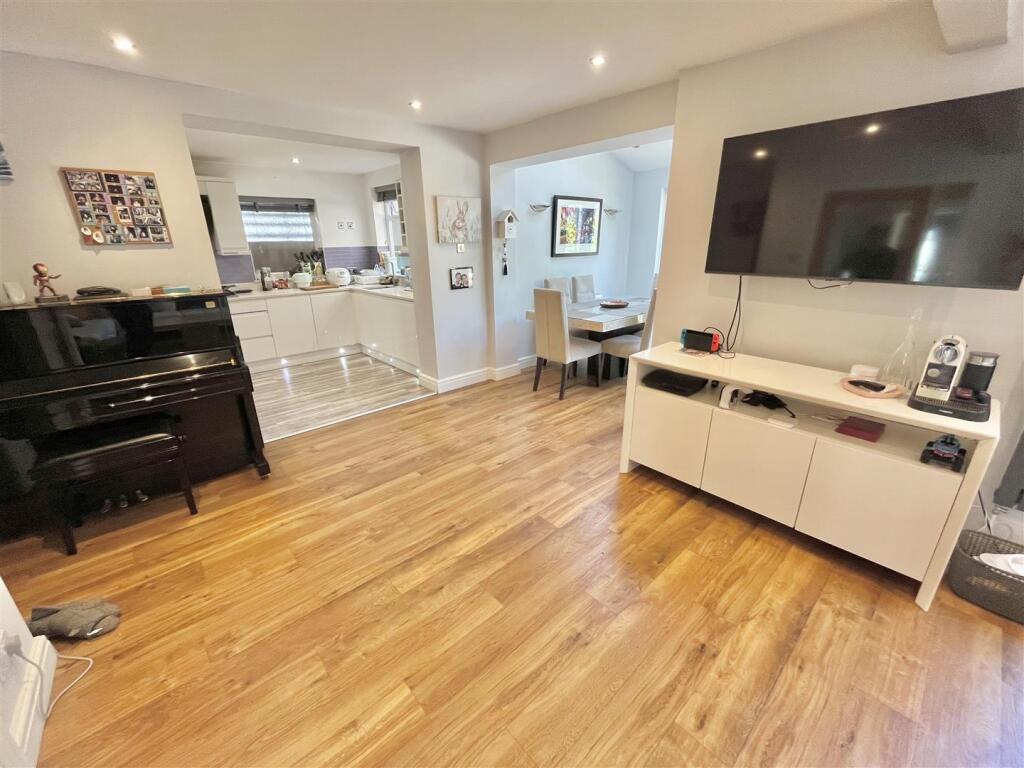 Lounge Dining Room 3