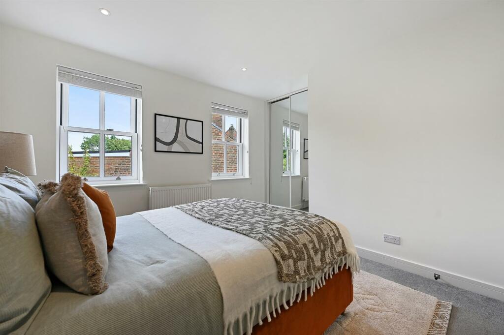 Bedroom 2 (2).jpg