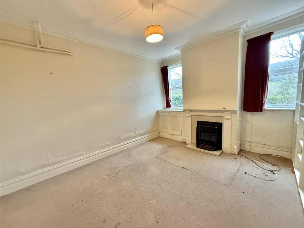 Reception Room-1.jpg