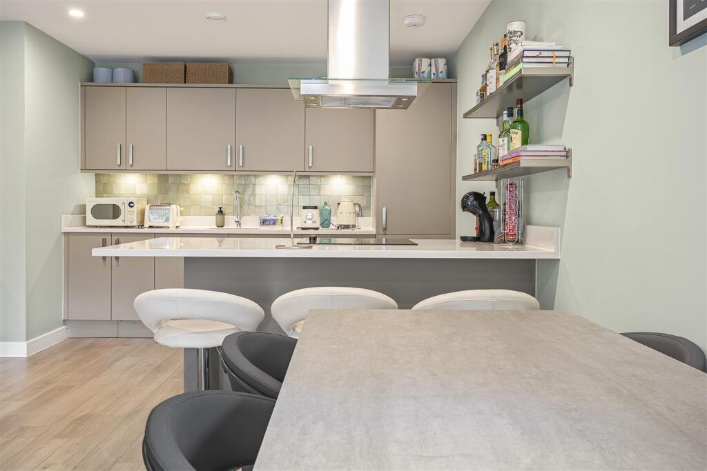 KITCHEN AREA (PIC 2)