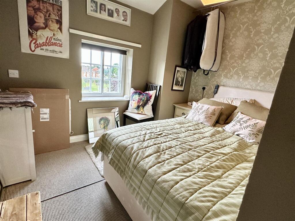 BEDROOM 2