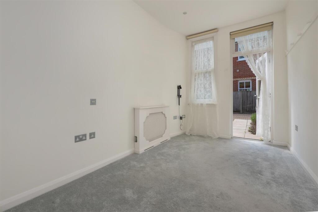 Leander Court, Graystone Road