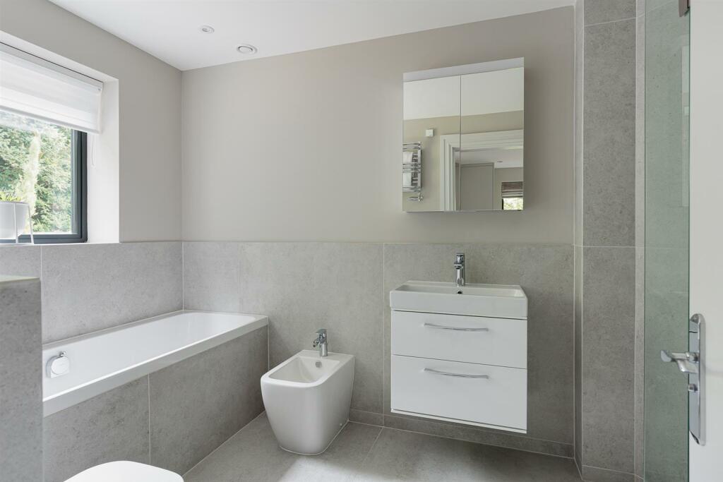 Master Bedroom En-Suite
