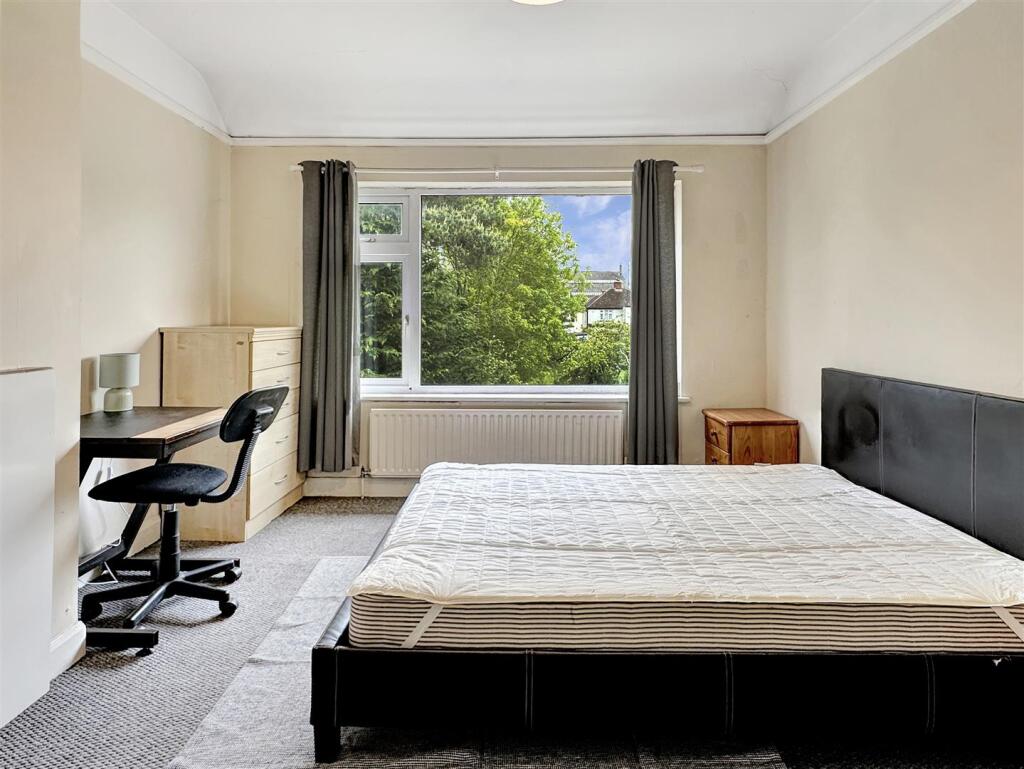 Bedroom 2 (2)