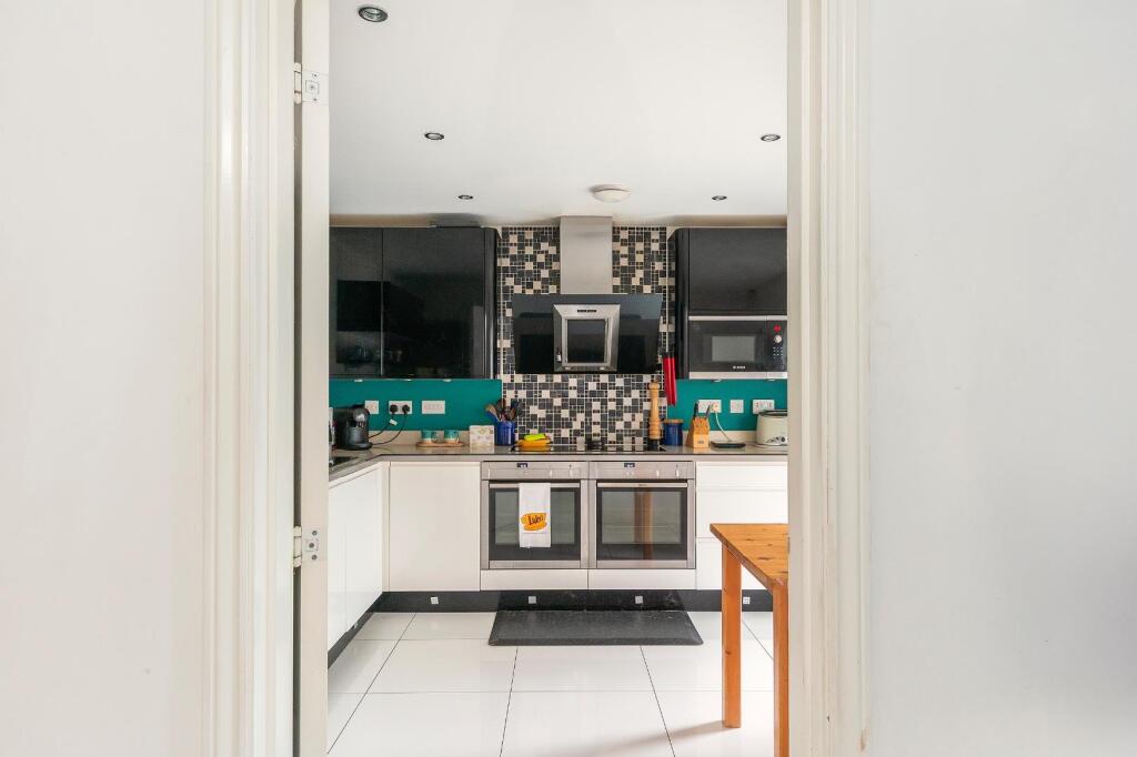 2G8CWCV - Kitchen D.jpg