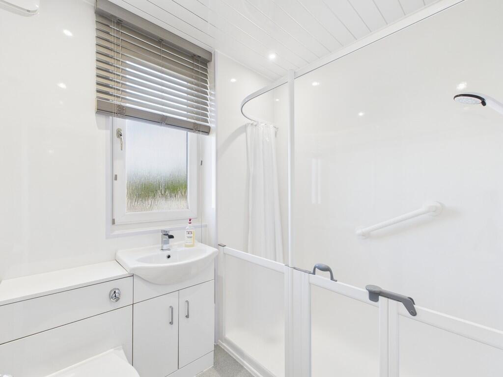 CAM05526G0-PR0040...