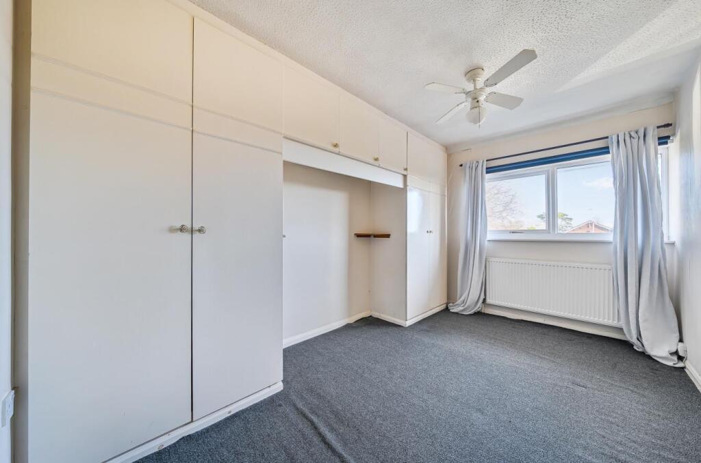 31 Harmans Way, Weedon